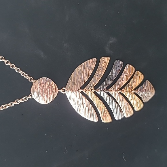 Liz Claiborne Jewelry - Liz Claiborne multi-gold colored stylized leaf necklace 30" chain.